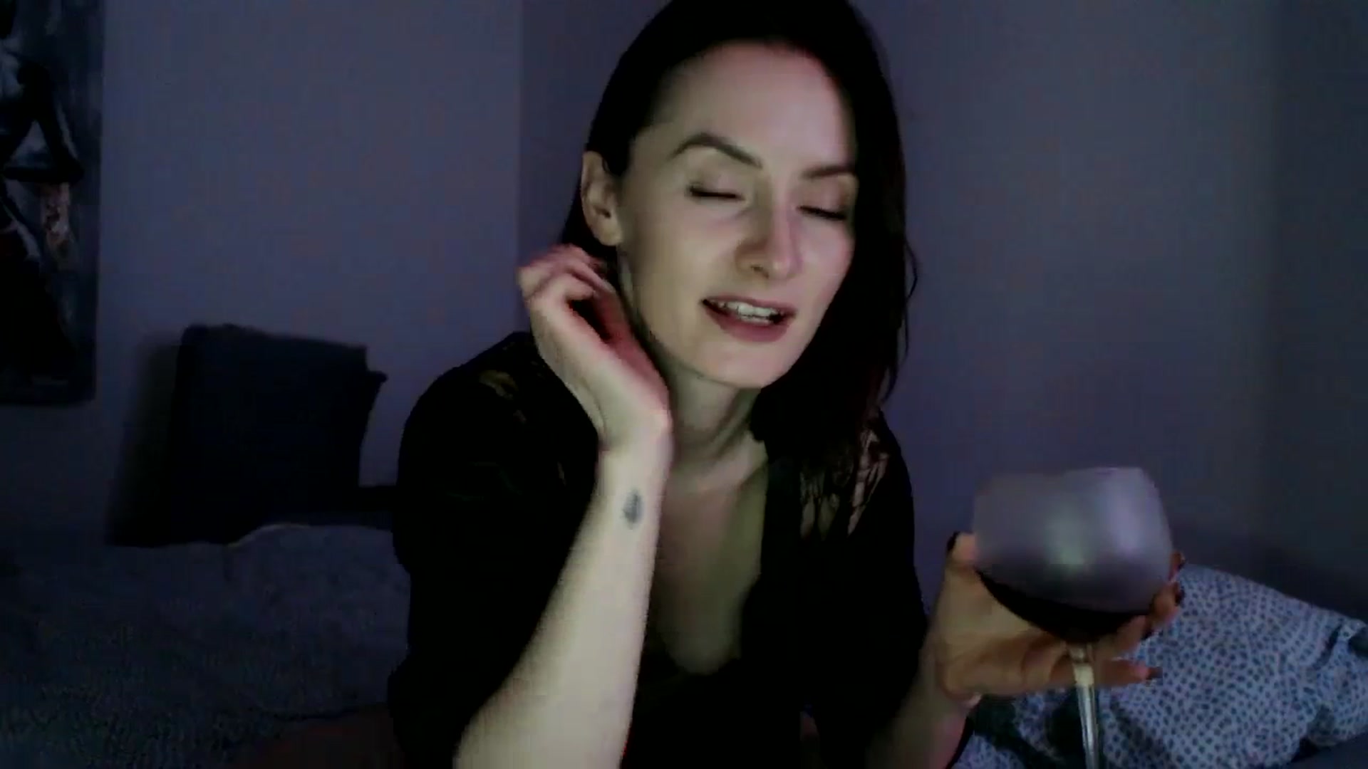 Gallery image thumbnail from PerlaBella's myfreecams stream on, 12/01/2023, 22:01 image 16 of 20