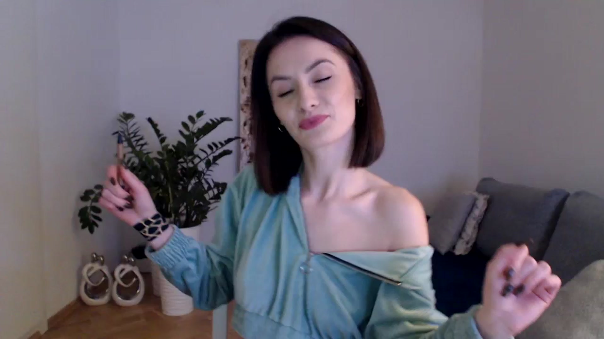 Gallery image thumbnail from PerlaBella's myfreecams stream on, 12/05/2023, 17:36 image 15 of 20