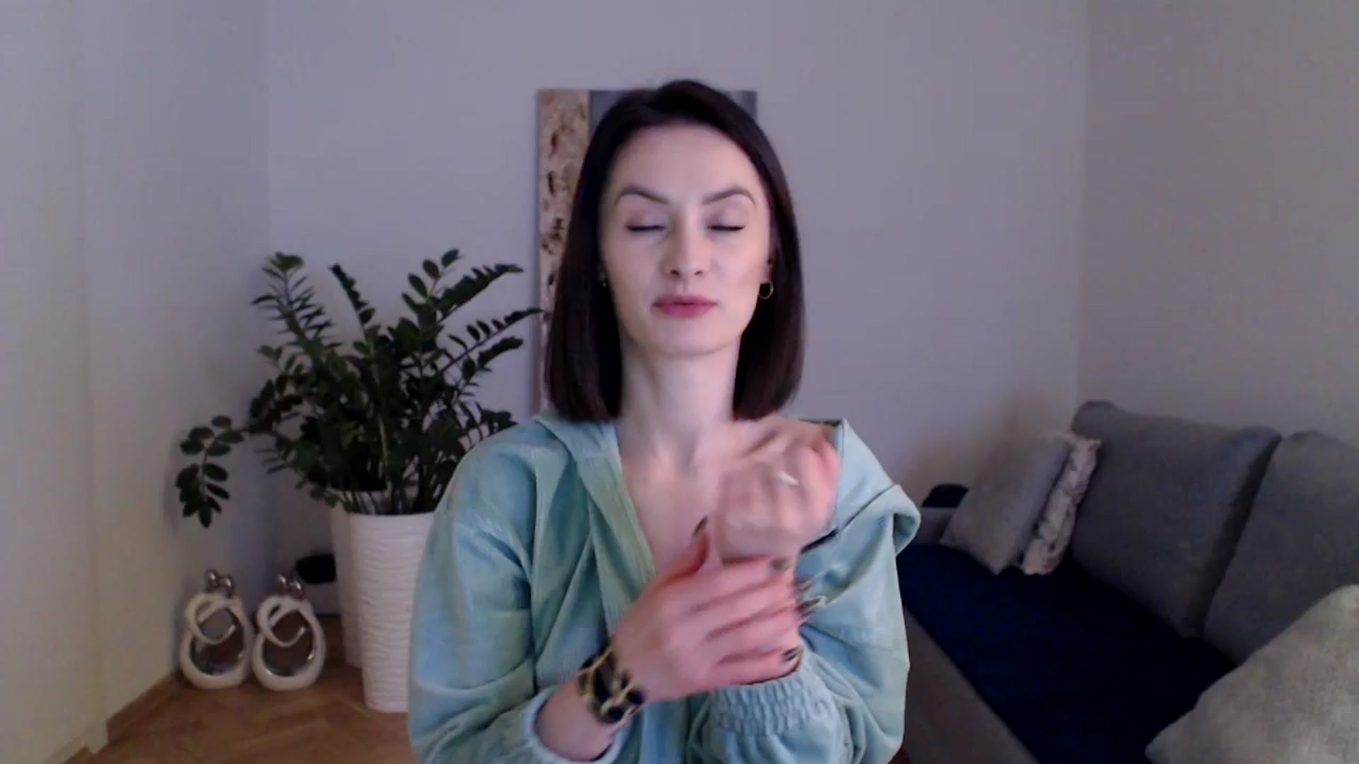 Gallery image thumbnail from PerlaBella's myfreecams stream on, 12/05/2023, 17:36 image 13 of 20