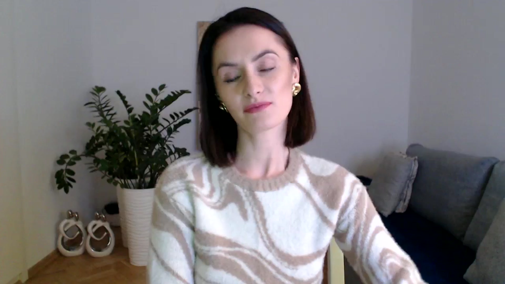 Gallery image thumbnail from PerlaBella's myfreecams stream on, 12/06/2023, 17:00 image 4 of 20