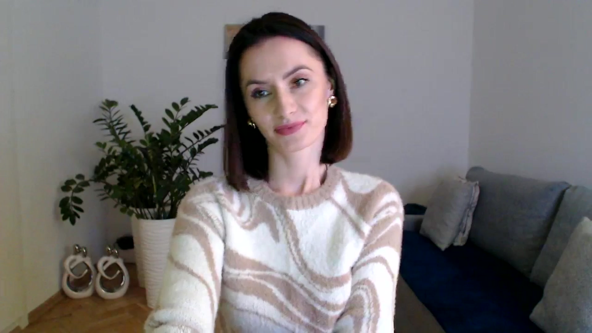 Gallery image thumbnail from PerlaBella's myfreecams stream on, 12/06/2023, 17:00 image 14 of 20