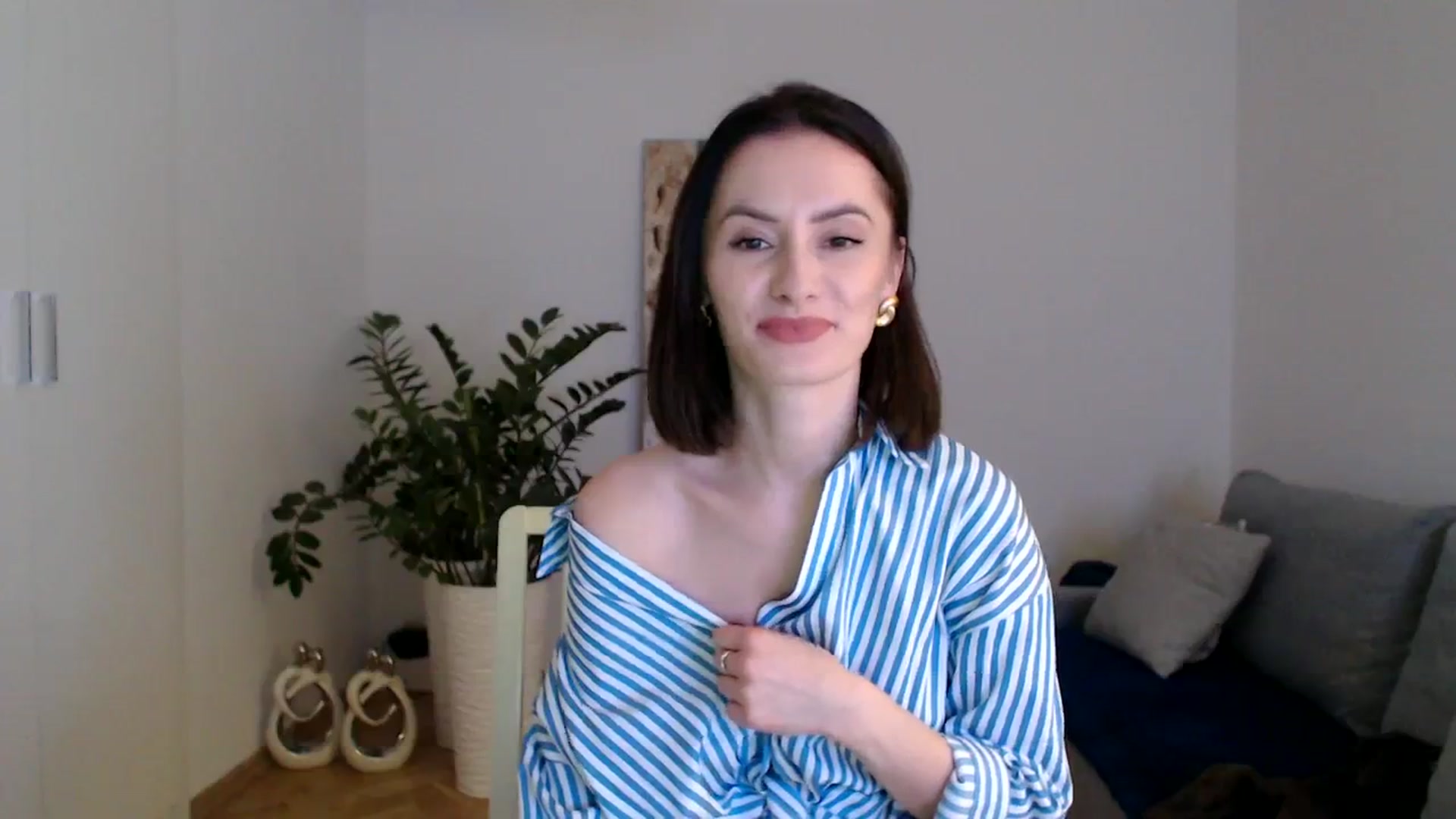 Gallery image thumbnail from PerlaBella's myfreecams stream on, 12/07/2023, 16:27 image 13 of 20