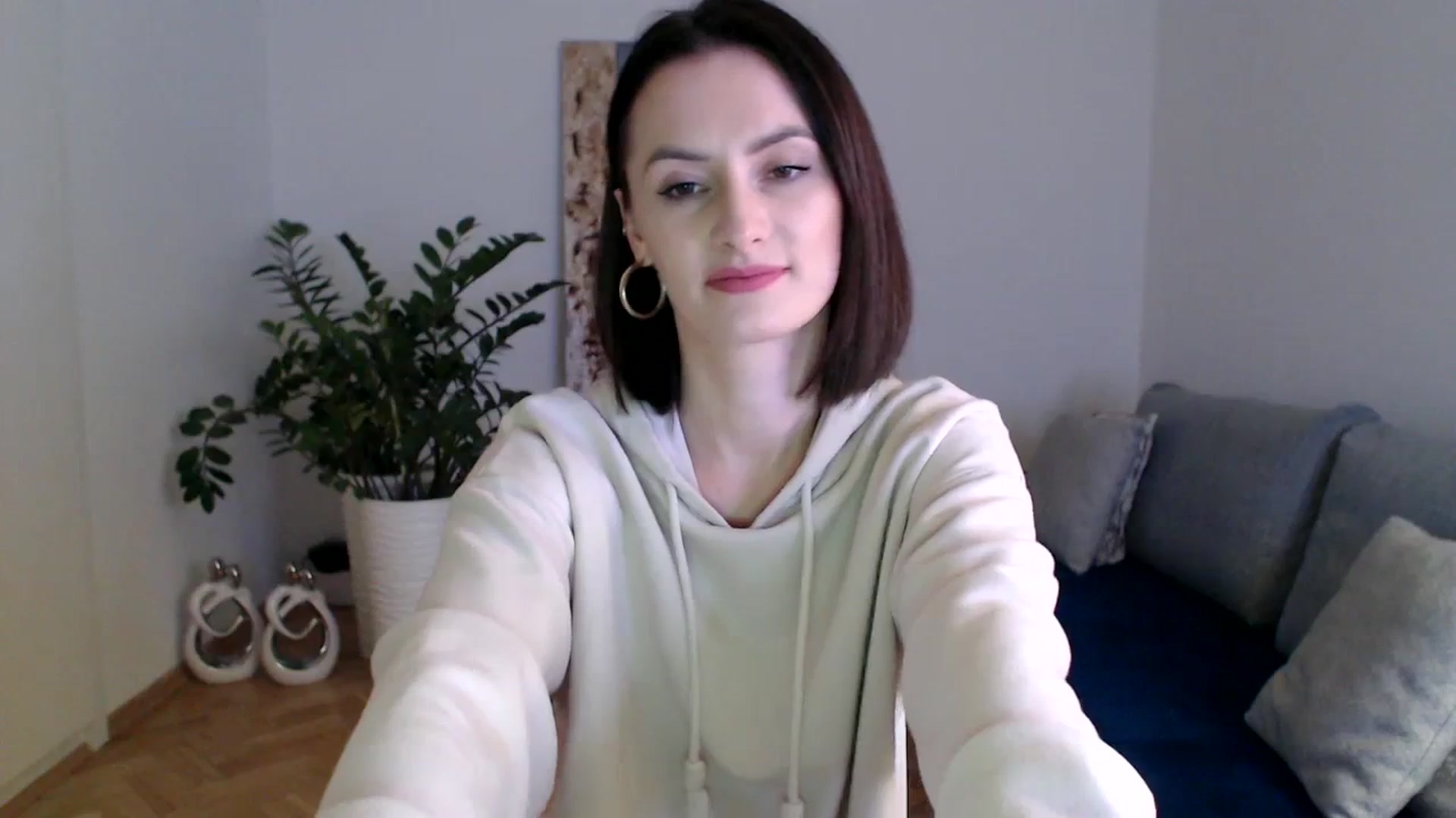 Gallery image thumbnail from PerlaBella's myfreecams stream on, 12/08/2023, 20:31 image 4 of 20