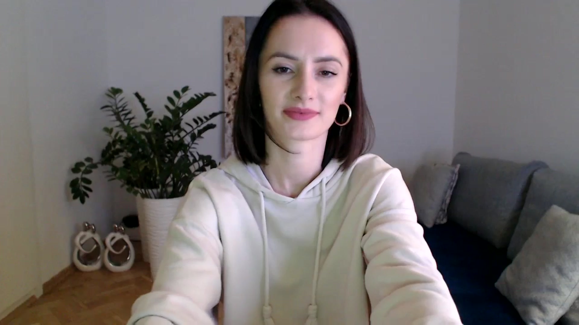 Gallery image thumbnail from PerlaBella's myfreecams stream on, 12/08/2023, 20:31 image 2 of 20