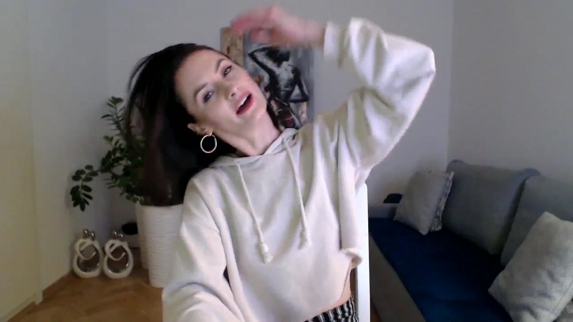 Gallery image thumbnail from PerlaBella's myfreecams stream on, 12/08/2023, 20:31 image 9 of 20