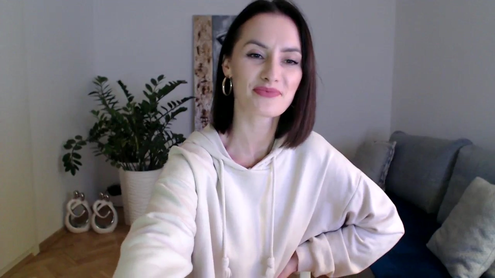Gallery image thumbnail from PerlaBella's myfreecams stream on, 12/08/2023, 20:31 image 7 of 20