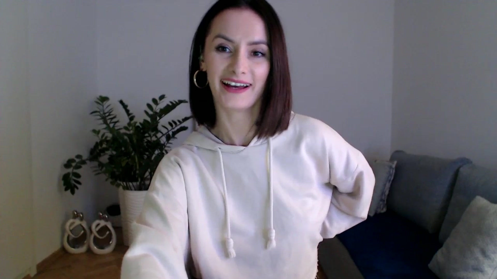 Gallery image thumbnail from PerlaBella's myfreecams stream on, 12/08/2023, 20:31 image 12 of 20