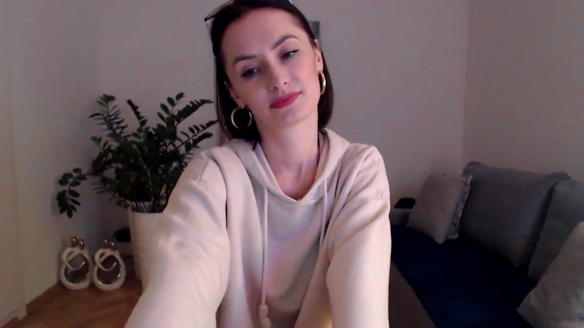 Gallery image thumbnail from PerlaBella's myfreecams stream on, 12/08/2023, 20:31 image 16 of 20