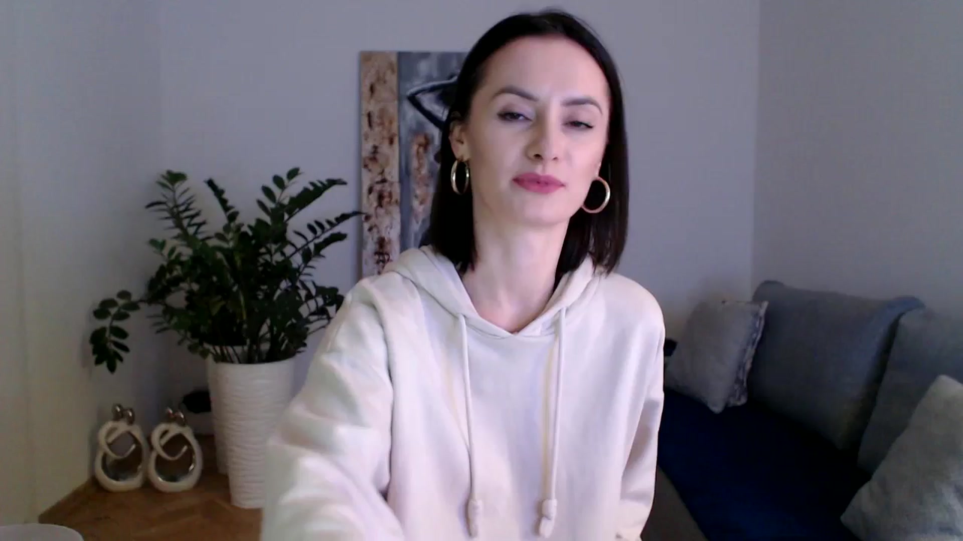 Gallery image thumbnail from PerlaBella's myfreecams stream on, 12/08/2023, 21:22 image 15 of 20