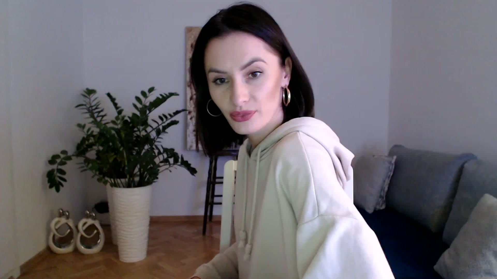 Gallery image thumbnail from PerlaBella's myfreecams stream on, 12/08/2023, 21:22 image 16 of 20