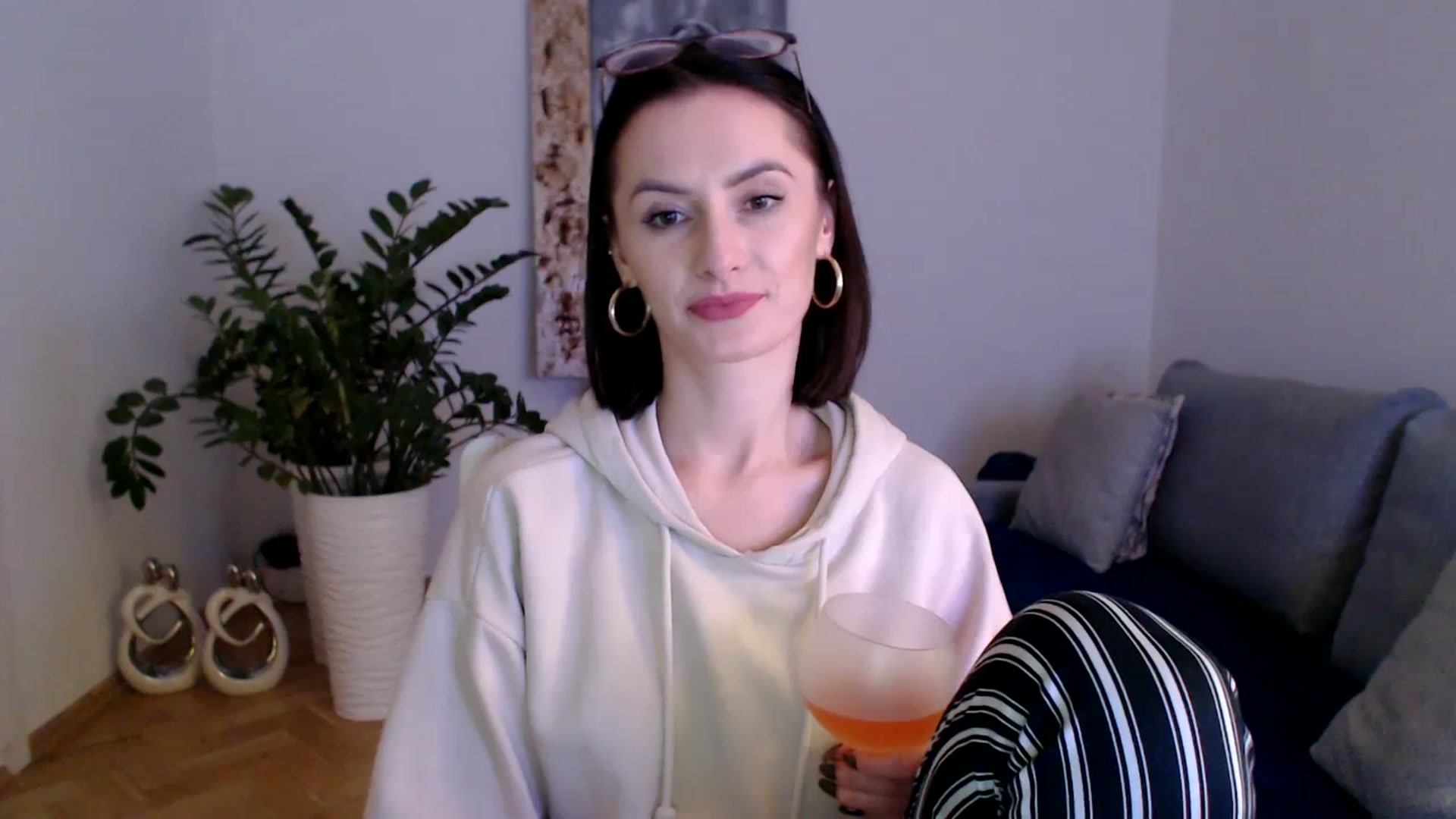 Gallery image thumbnail from PerlaBella's myfreecams stream on, 12/08/2023, 21:22 image 7 of 20