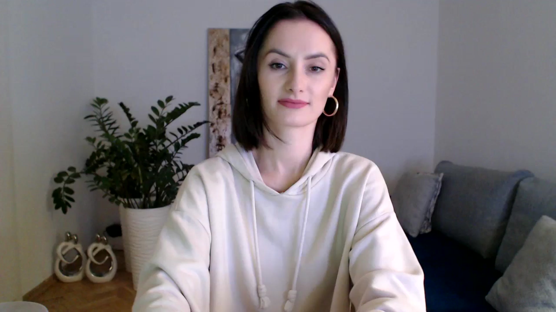 Gallery image thumbnail from PerlaBella's myfreecams stream on, 12/08/2023, 21:22 image 14 of 20