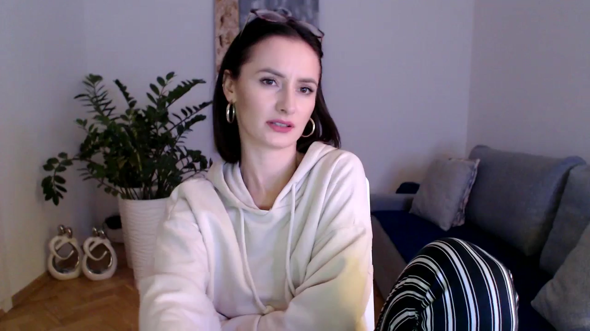 Gallery image thumbnail from PerlaBella's myfreecams stream on, 12/08/2023, 21:22 image 6 of 20