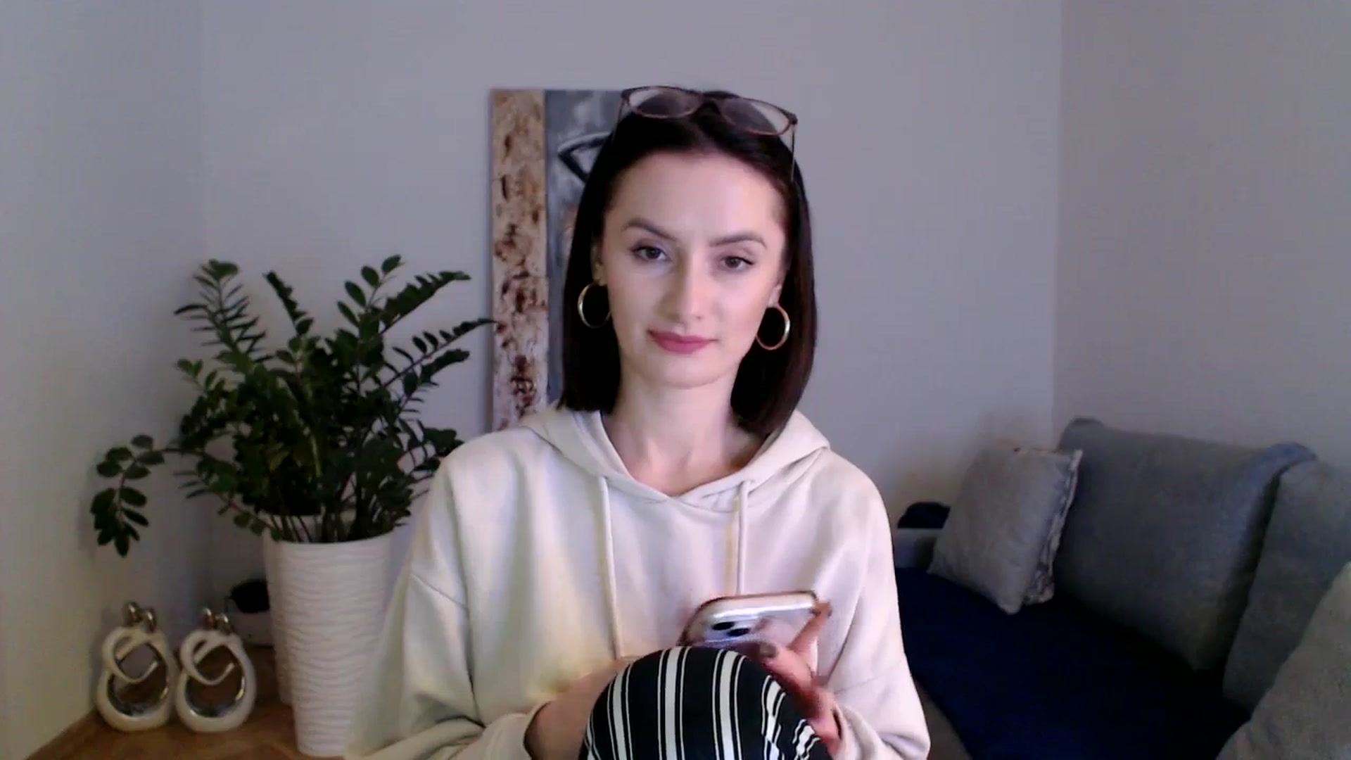 Gallery image thumbnail from PerlaBella's myfreecams stream on, 12/08/2023, 21:22 image 4 of 20