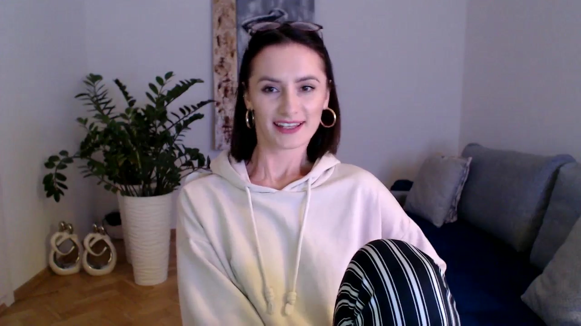 Gallery image thumbnail from PerlaBella's myfreecams stream on, 12/08/2023, 21:22 image 10 of 20