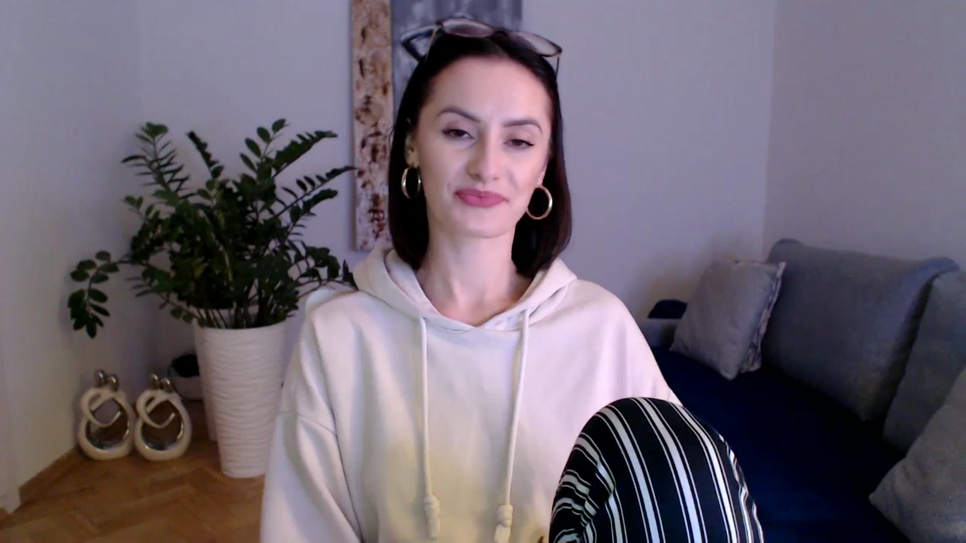 Gallery image thumbnail from PerlaBella's myfreecams stream on, 12/08/2023, 21:22 image 9 of 20