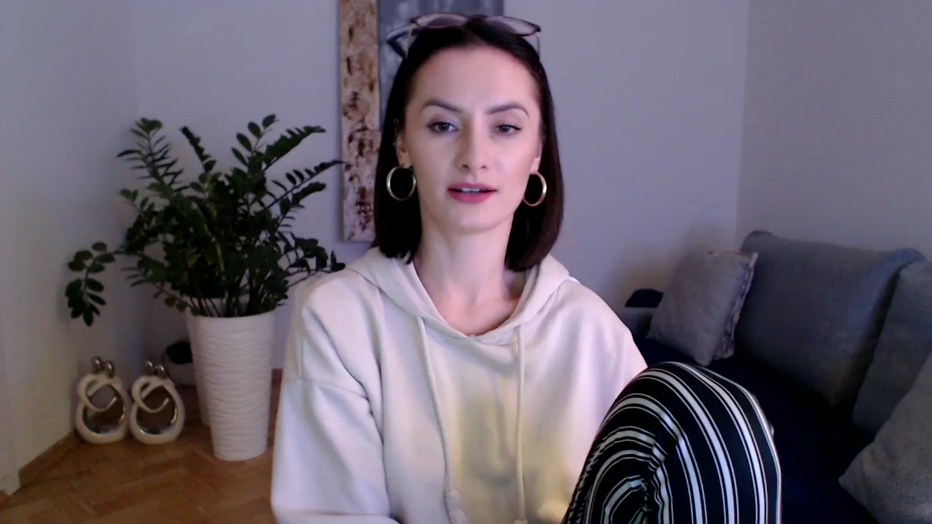 Gallery image thumbnail from PerlaBella's myfreecams stream on, 12/08/2023, 21:22 image 5 of 20