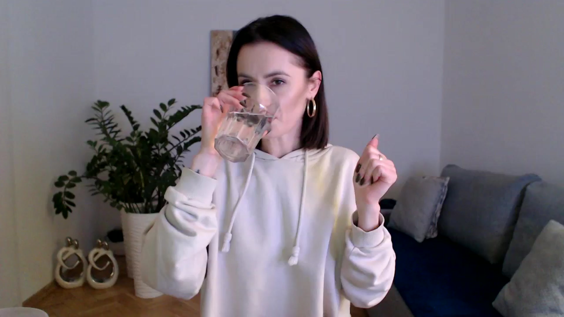 Gallery image thumbnail from PerlaBella's myfreecams stream on, 12/08/2023, 21:22 image 13 of 20