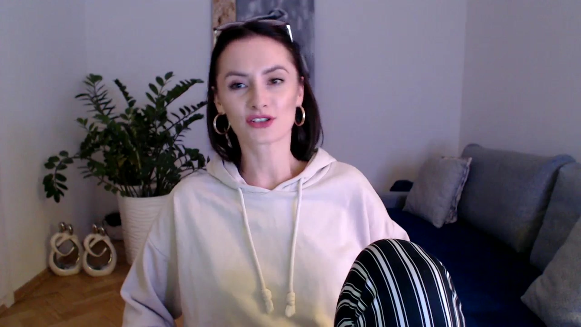 Gallery image thumbnail from PerlaBella's myfreecams stream on, 12/08/2023, 21:22 image 11 of 20