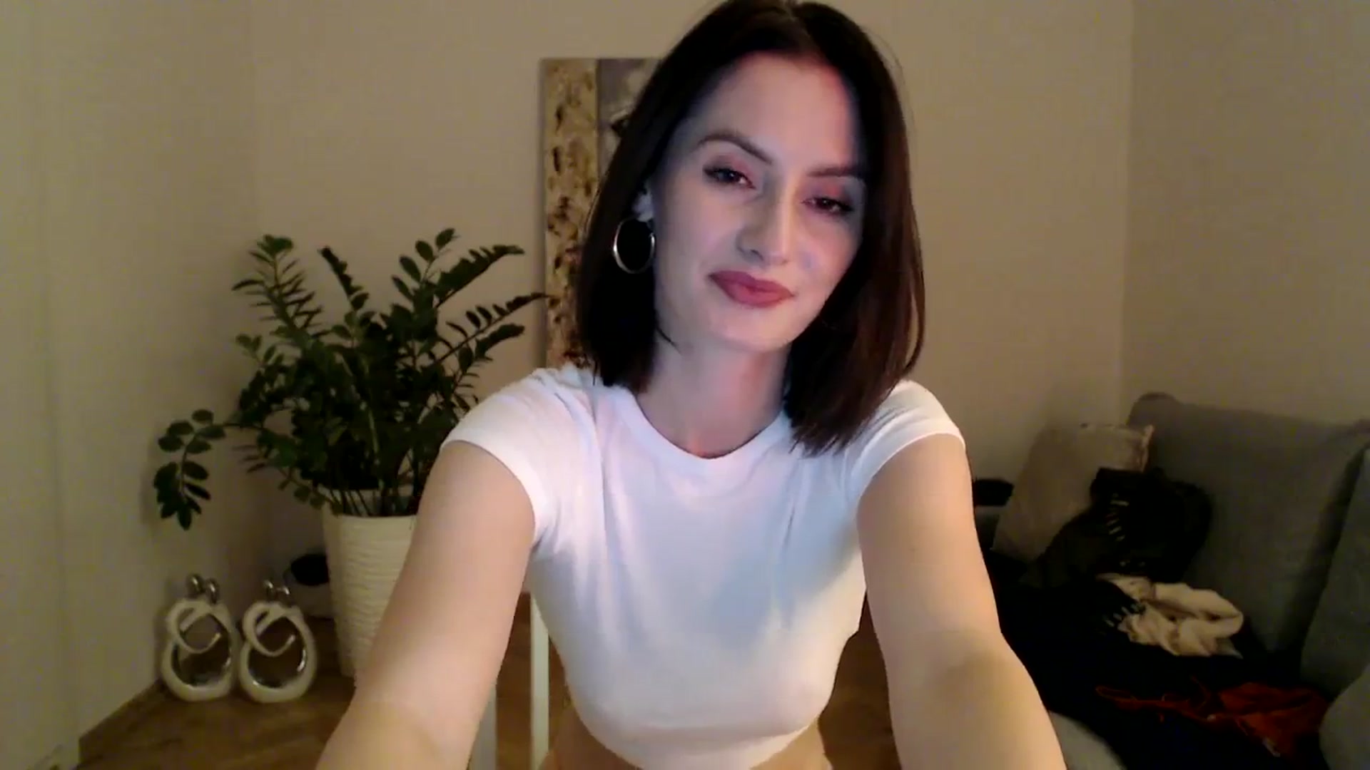 Gallery image thumbnail from PerlaBella's myfreecams stream on, 12/08/2023, 23:05 image 13 of 20