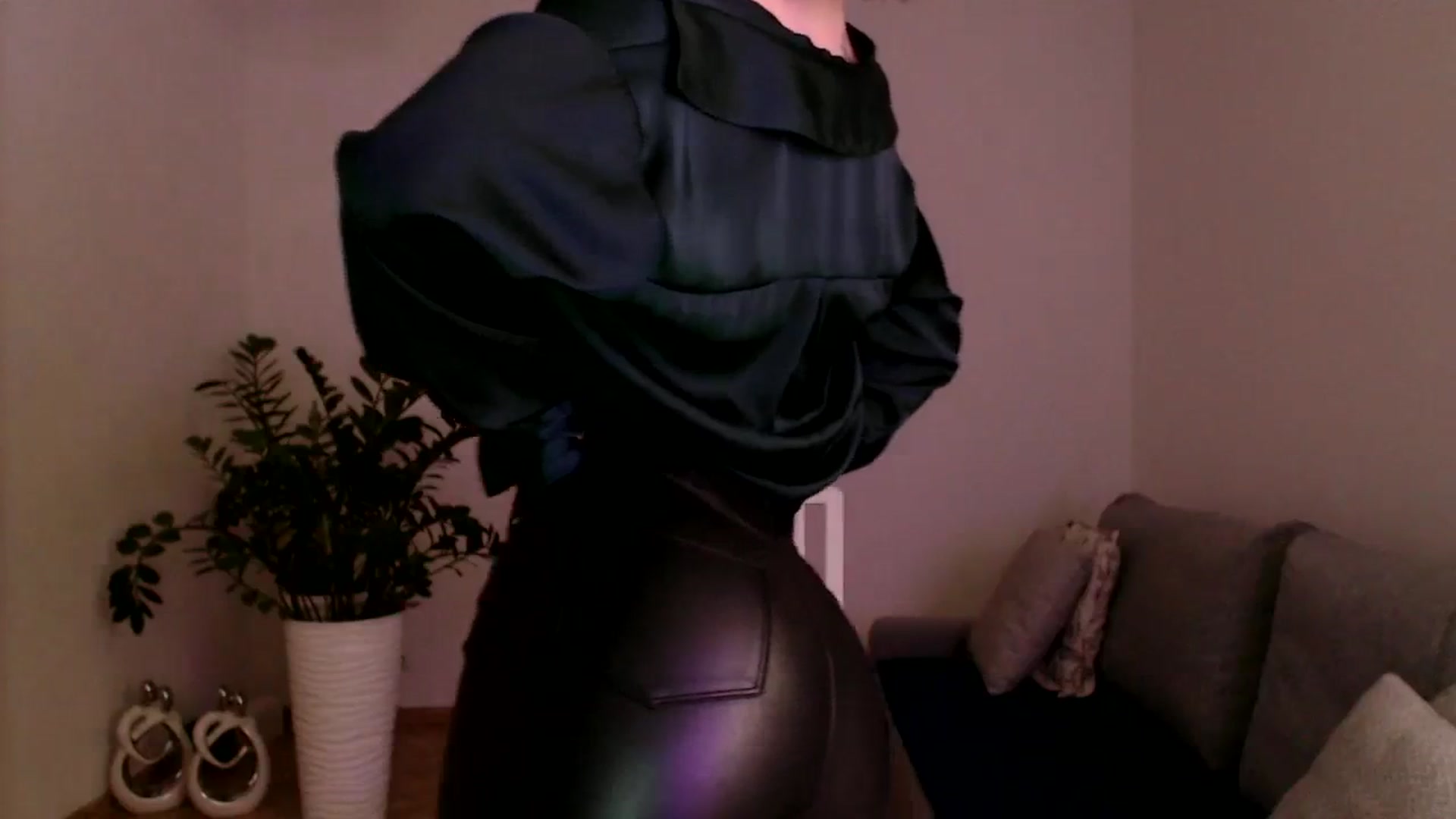 Gallery image thumbnail from PerlaBella's myfreecams stream on, 12/12/2023, 19:39 image 17 of 20