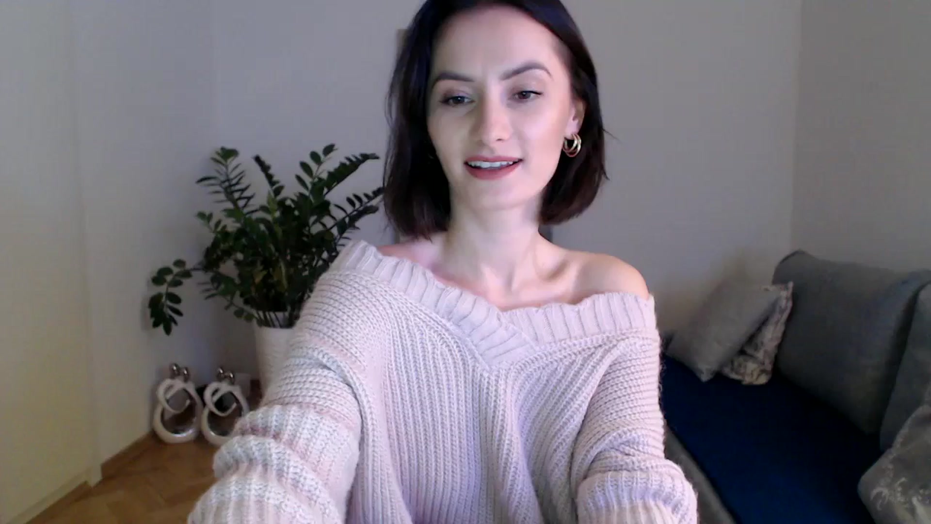 Gallery image thumbnail from PerlaBella's myfreecams stream on, 12/13/2023, 17:56 image 8 of 20