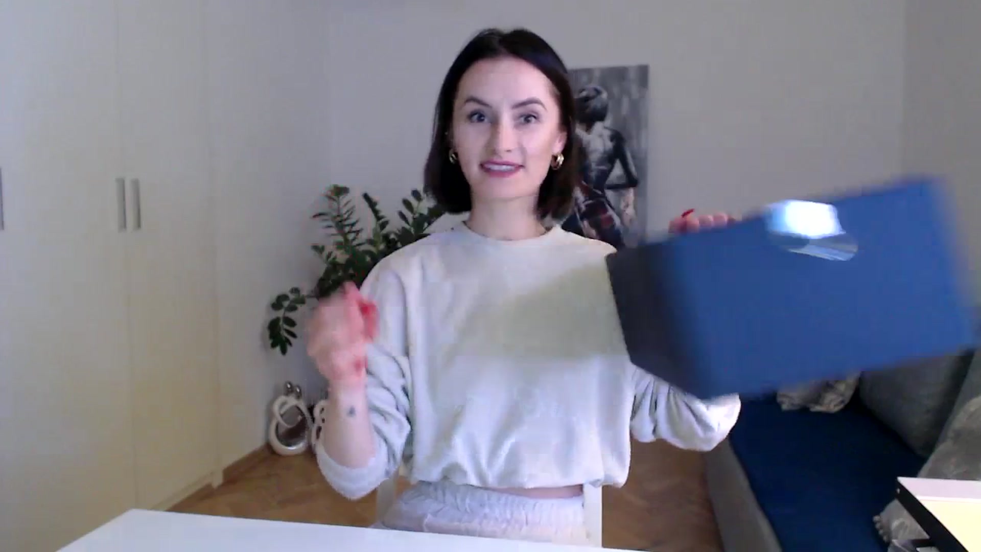 Gallery image thumbnail from PerlaBella's myfreecams stream on, 12/14/2023, 17:41 image 15 of 20