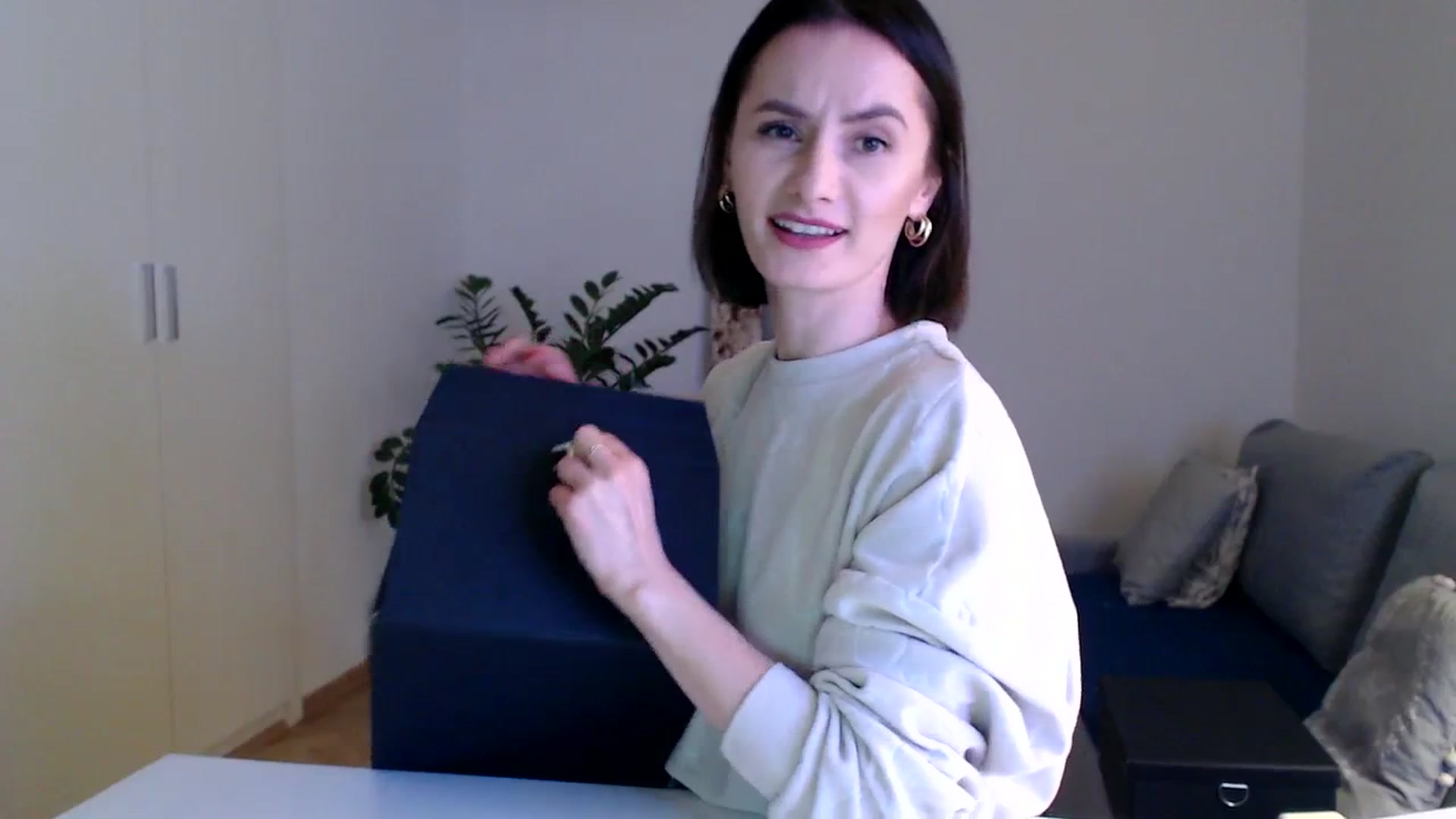 Gallery image thumbnail from PerlaBella's myfreecams stream on, 12/14/2023, 17:41 image 17 of 20