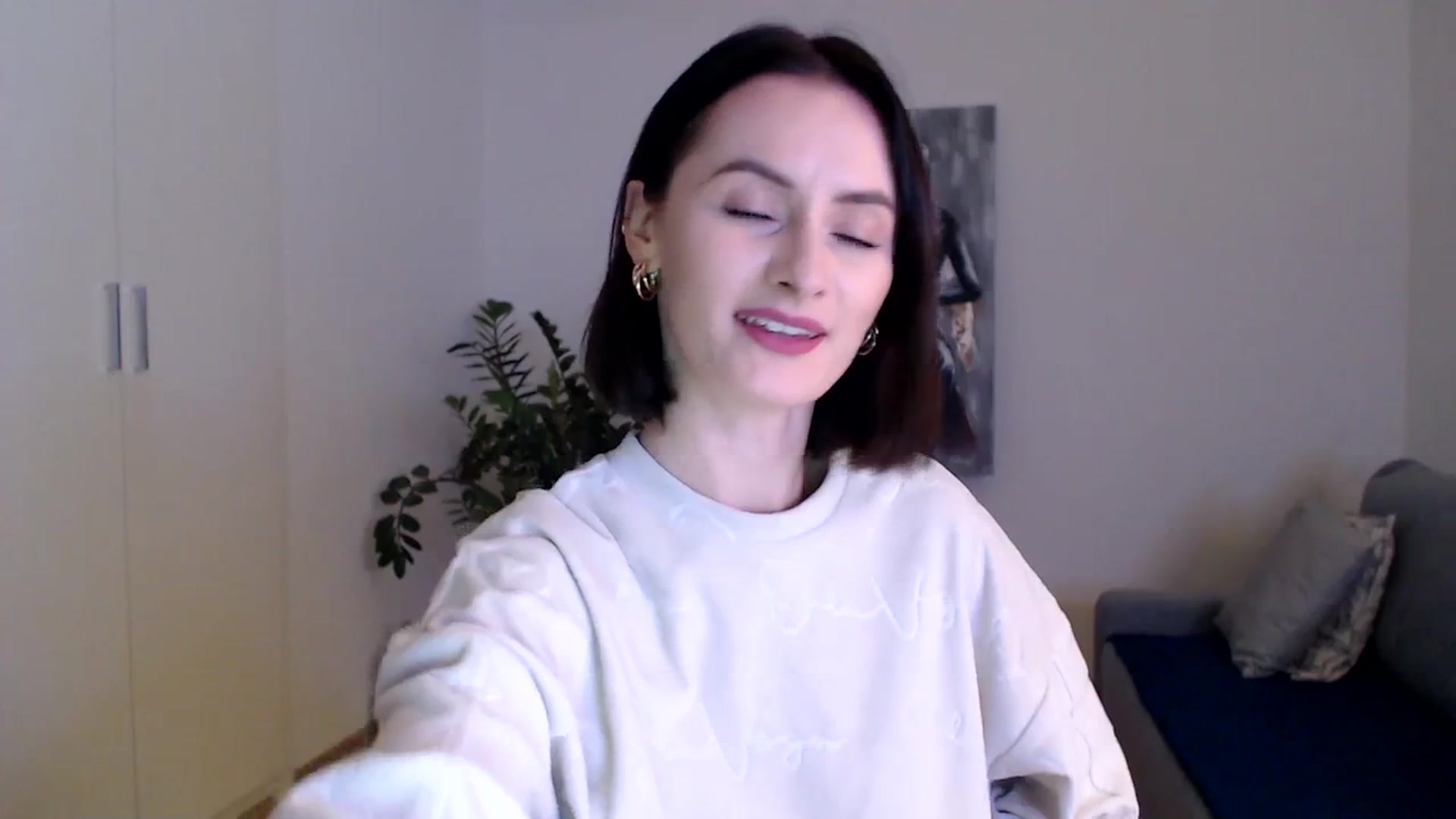 Gallery image thumbnail from PerlaBella's myfreecams stream on, 12/14/2023, 17:41 image 11 of 20