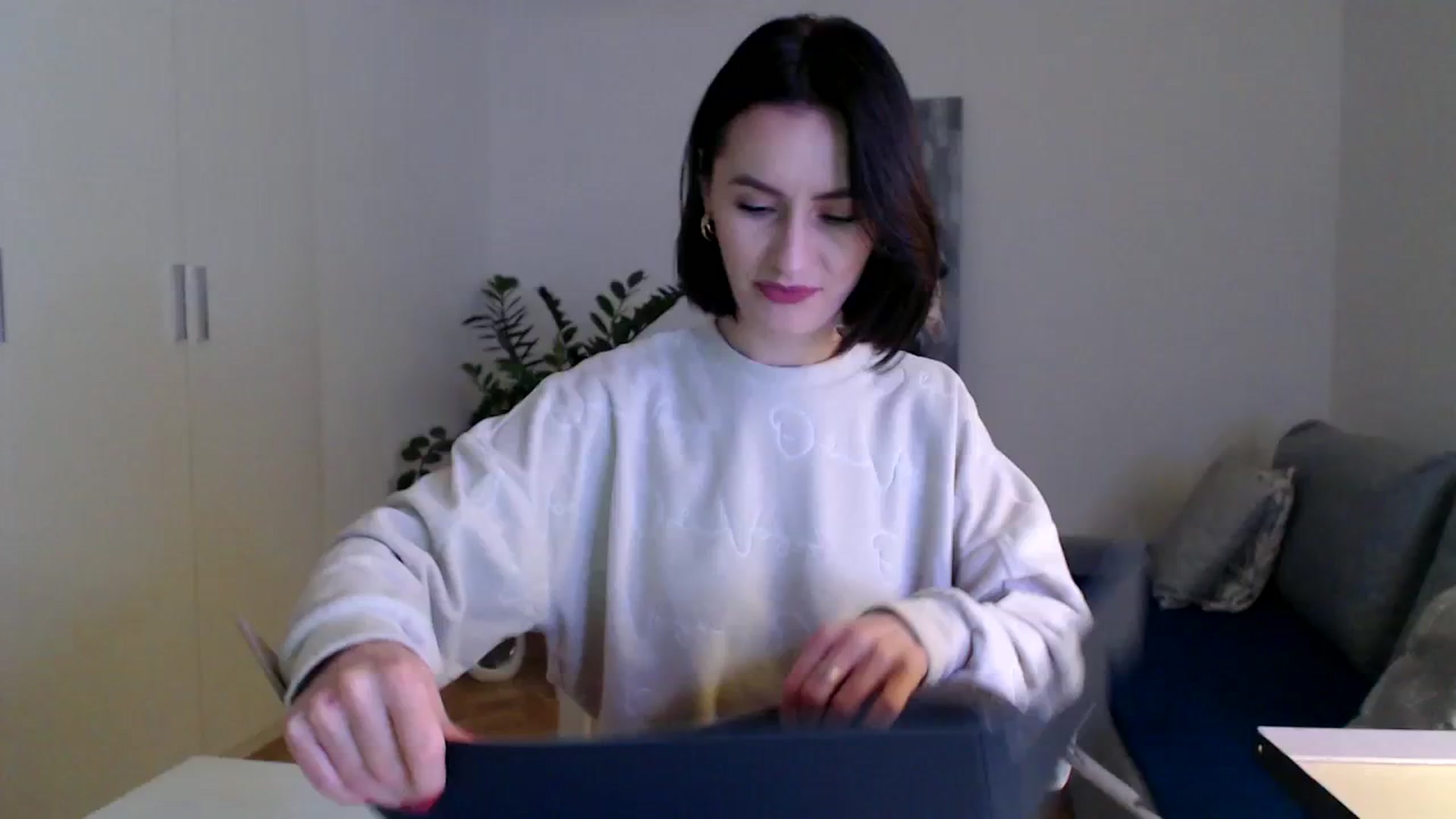 Gallery image thumbnail from PerlaBella's myfreecams stream on, 12/14/2023, 17:41 image 12 of 20
