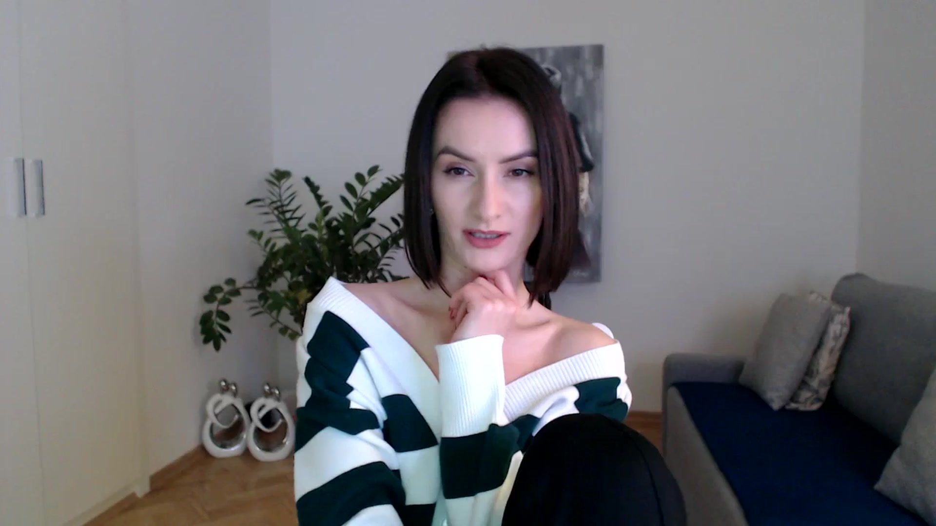 Gallery image thumbnail from PerlaBella's myfreecams stream on, 12/15/2023, 13:43 image 14 of 20
