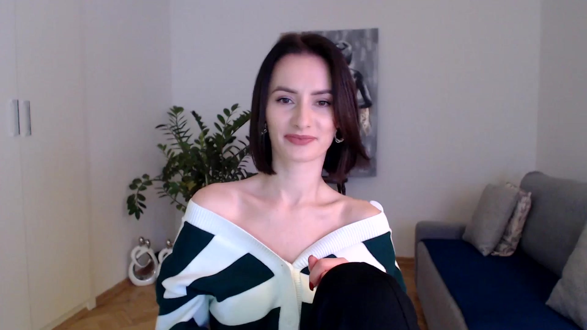 Gallery image thumbnail from PerlaBella's myfreecams stream on, 12/15/2023, 13:43 image 7 of 20