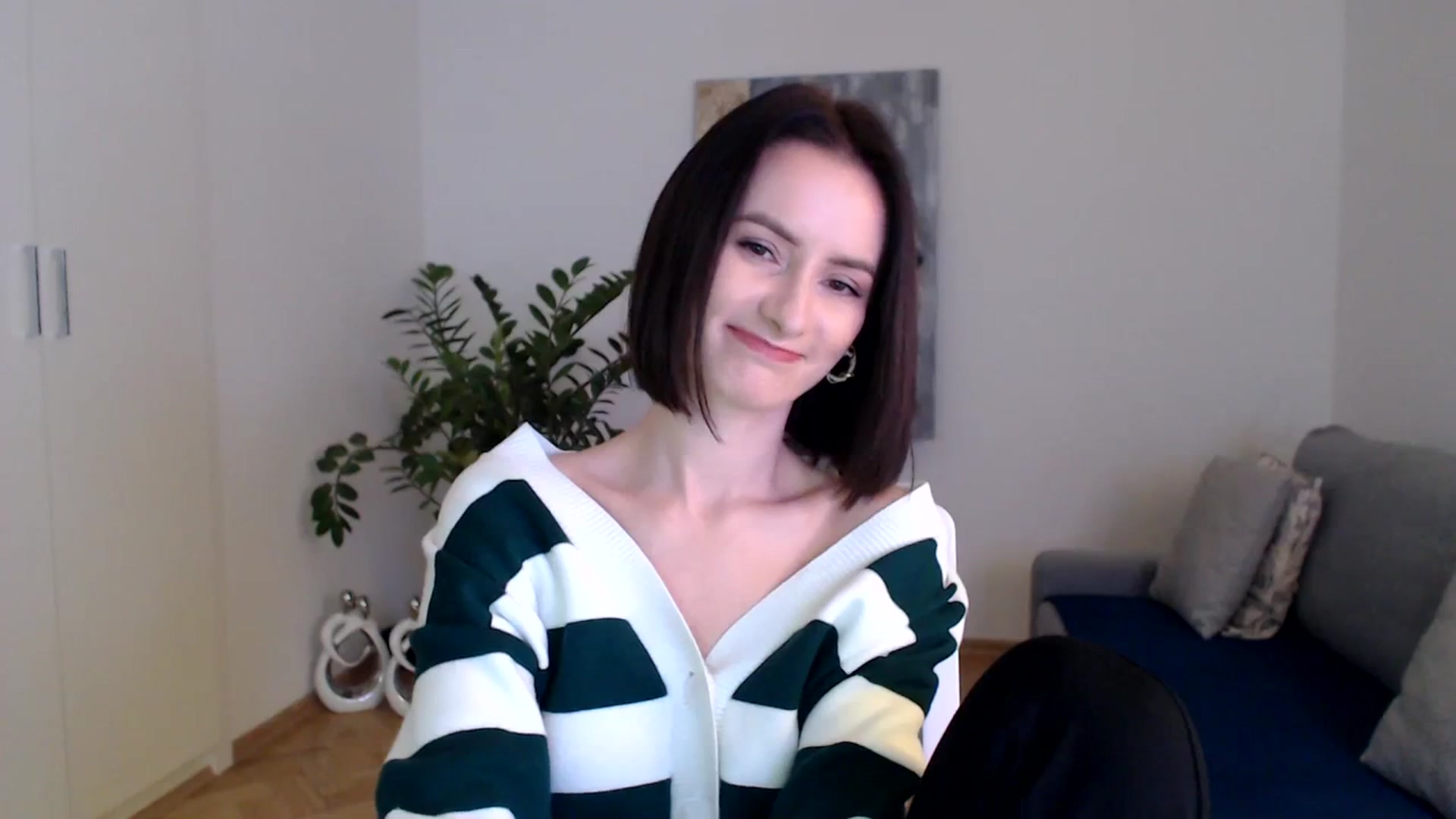 Gallery image thumbnail from PerlaBella's myfreecams stream on, 12/15/2023, 13:43 image 15 of 20