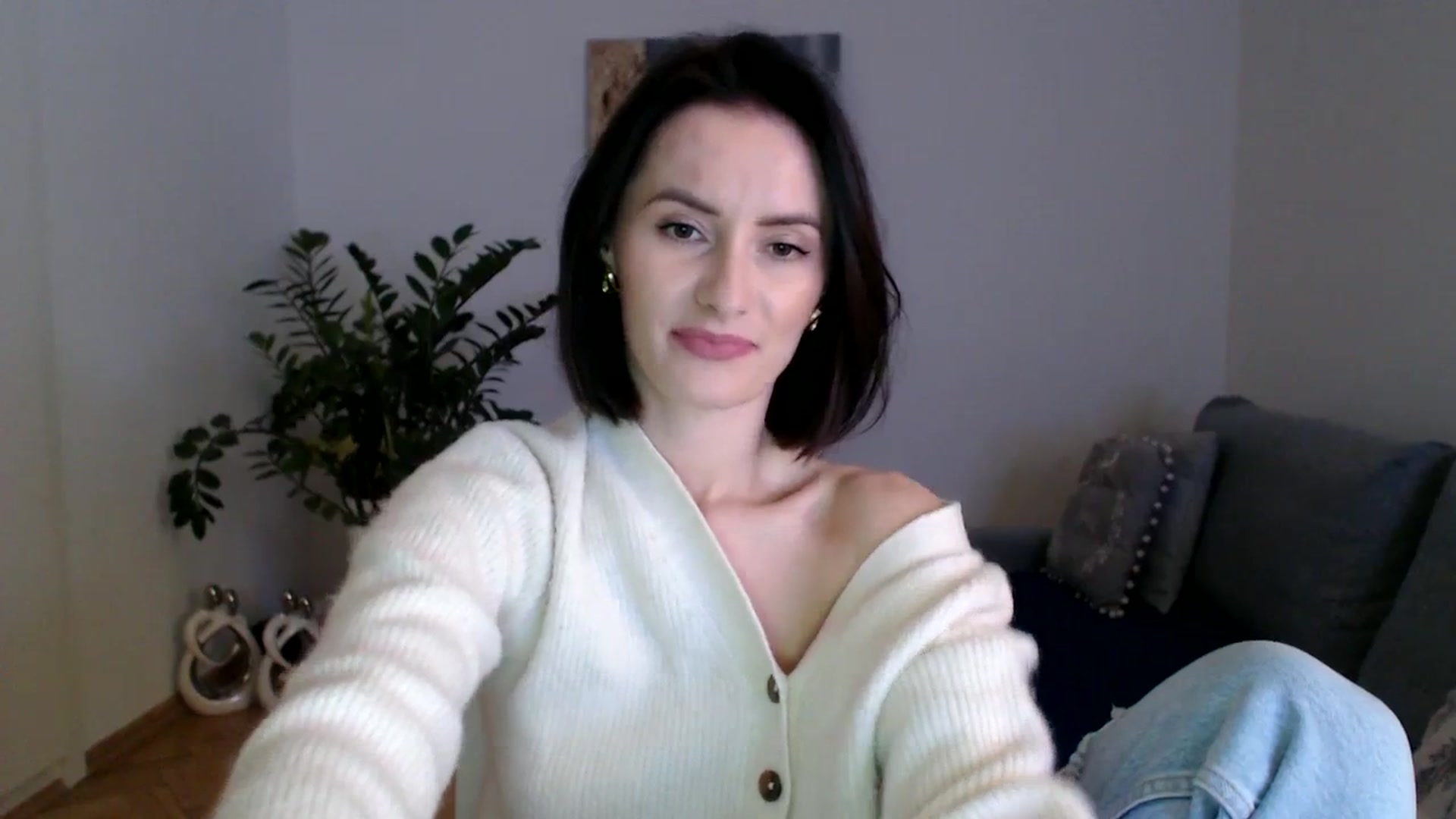 Gallery image thumbnail from PerlaBella's myfreecams stream on, 12/19/2023, 16:22 image 20 of 20