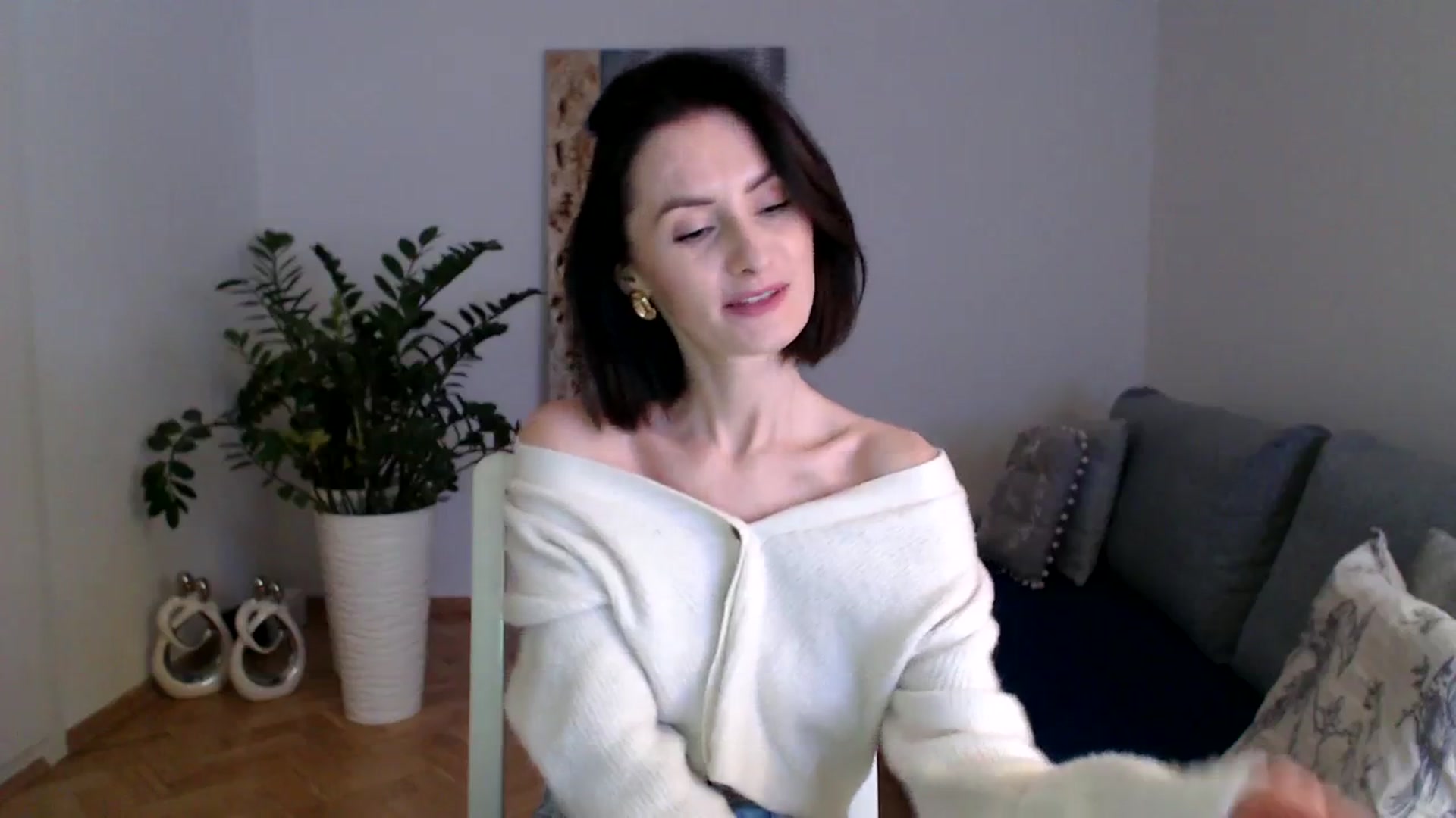 Gallery image thumbnail from PerlaBella's myfreecams stream on, 12/19/2023, 16:22 image 5 of 20