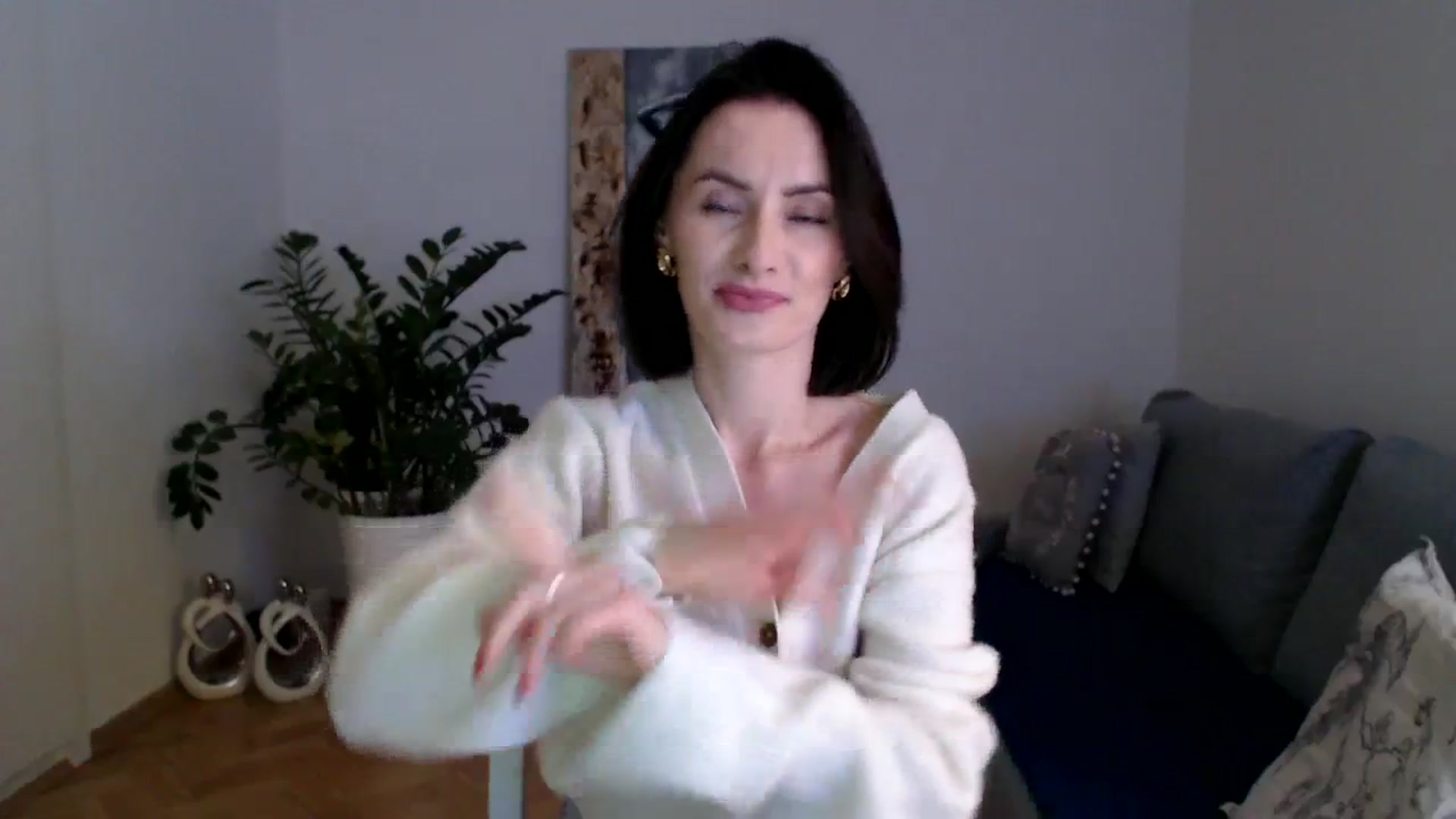 Gallery image thumbnail from PerlaBella's myfreecams stream on, 12/19/2023, 16:22 image 10 of 20