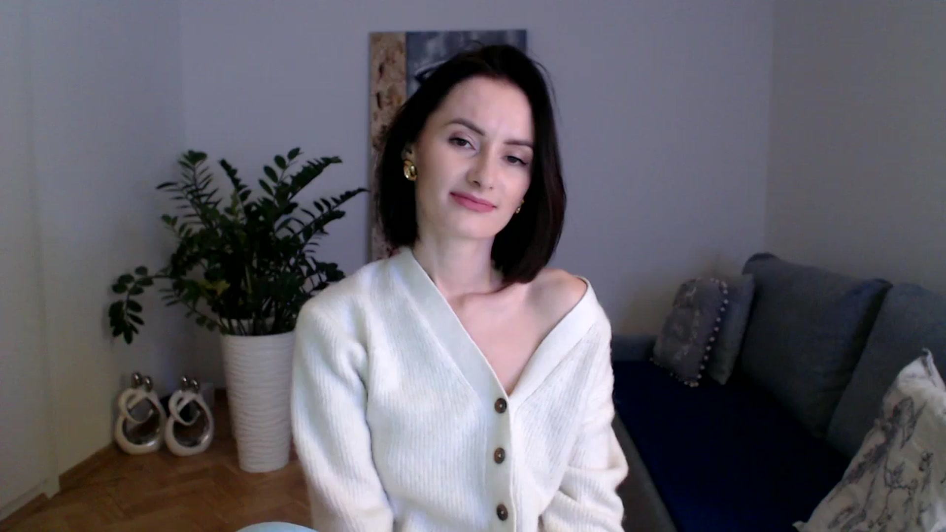 Gallery image thumbnail from PerlaBella's myfreecams stream on, 12/19/2023, 16:22 image 11 of 20