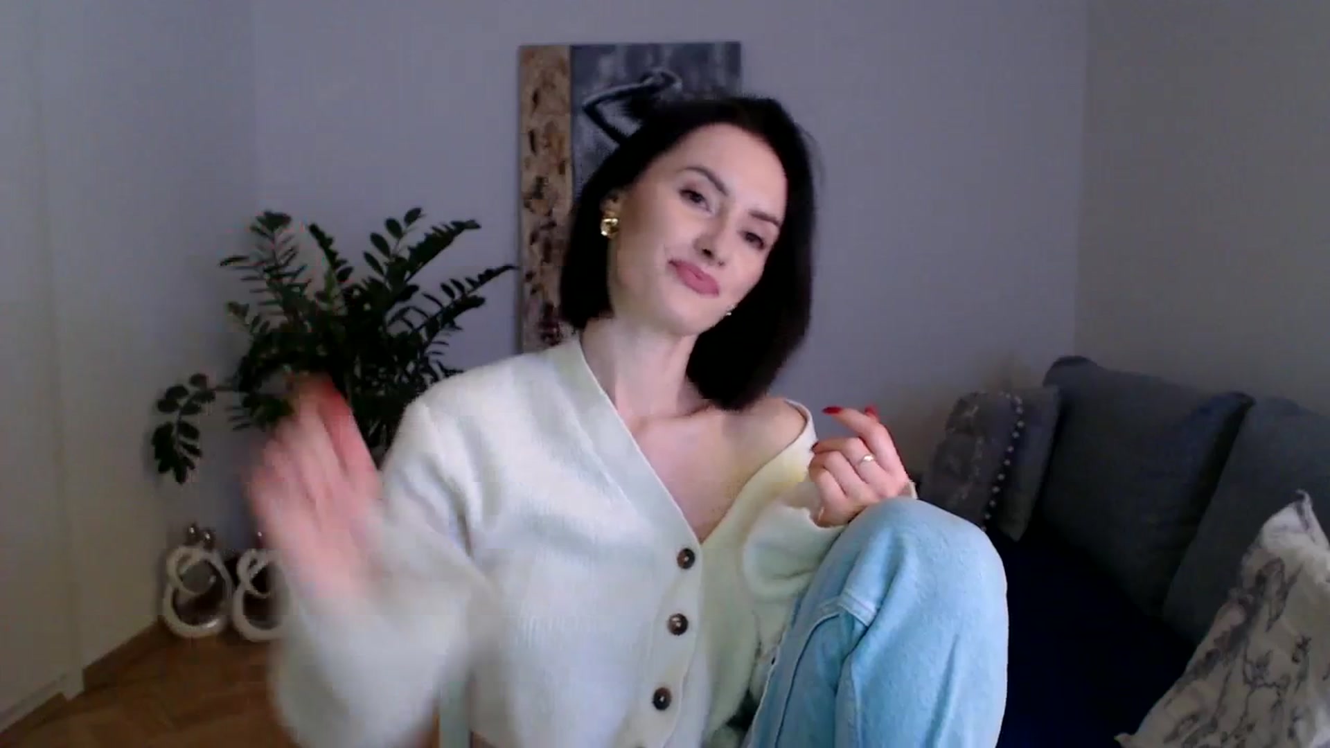 Gallery image thumbnail from PerlaBella's myfreecams stream on, 12/19/2023, 16:22 image 15 of 20