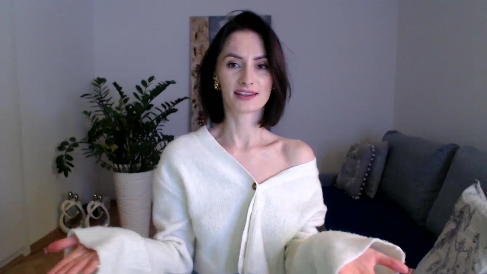 Gallery image thumbnail from PerlaBella's myfreecams stream on, 12/19/2023, 16:22 image 6 of 20