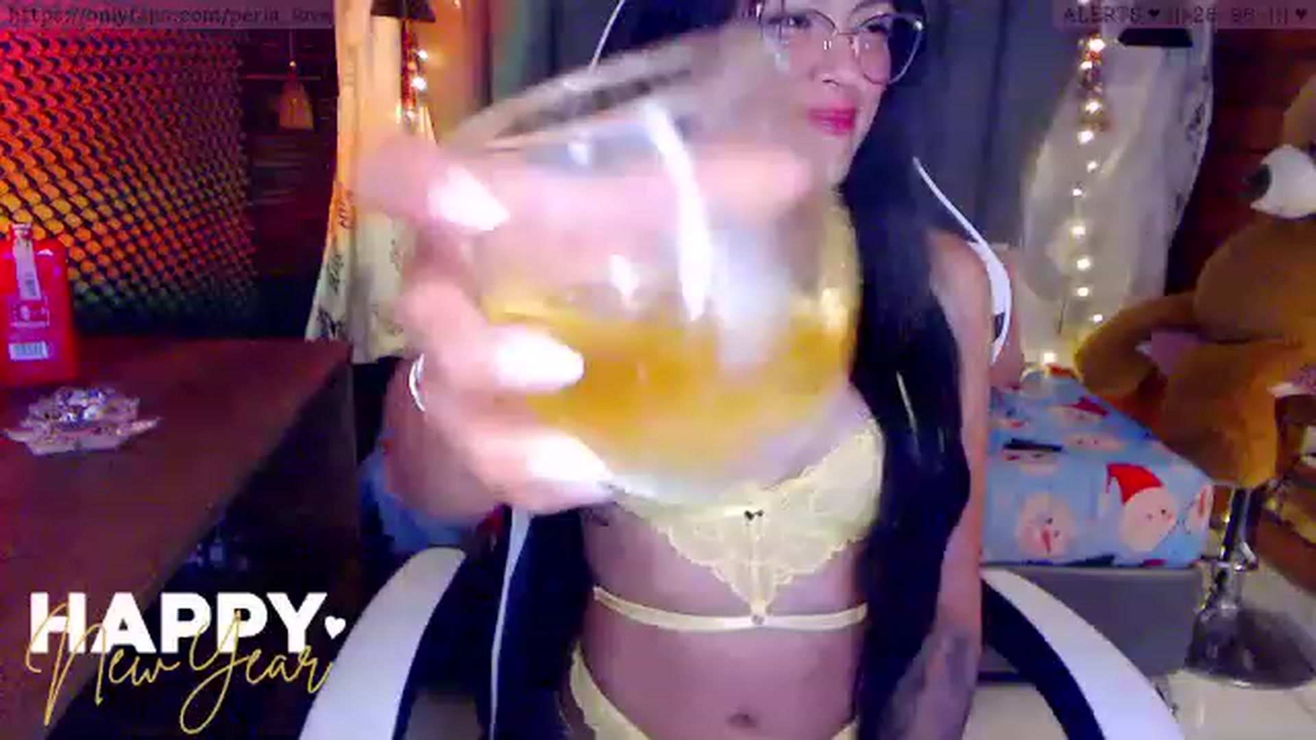 Gallery image thumbnail from Perla_Love's myfreecams stream on, 12/31/2022, 16:47 image 1 of 20