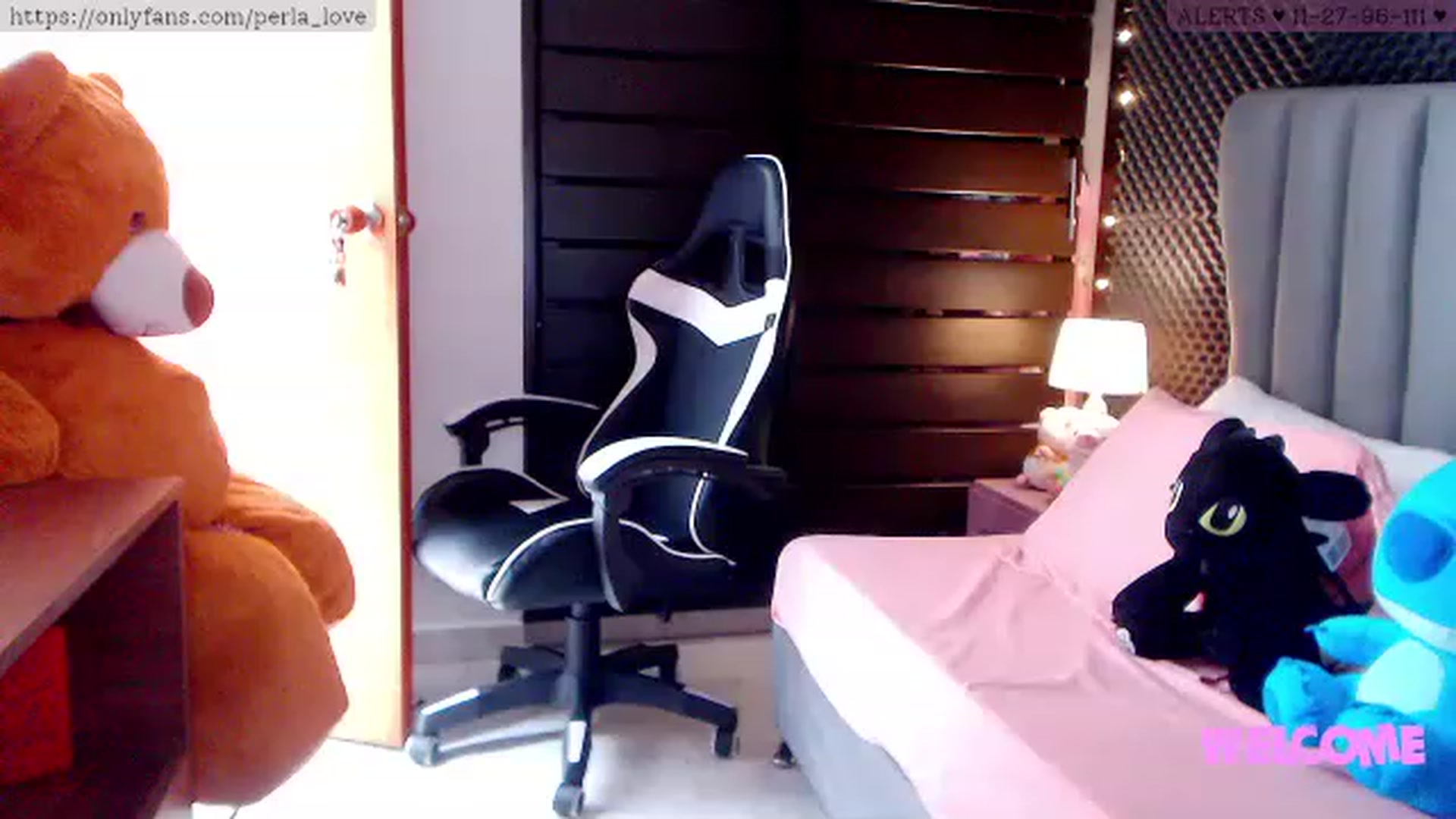 Gallery image thumbnail from Perla_Love's myfreecams stream on, 01/25/2023, 16:52 image 6 of 20