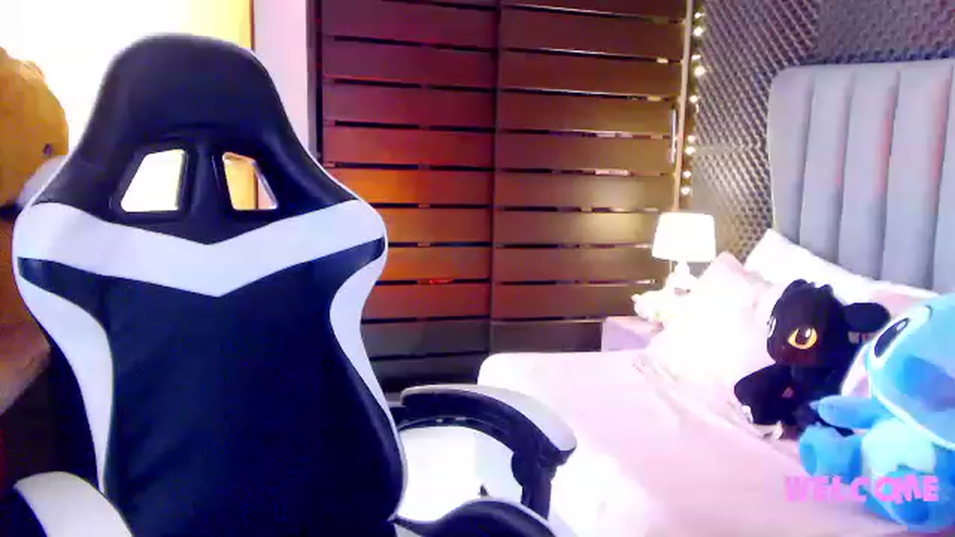 Gallery image thumbnail from Perla_Love's myfreecams stream on, 02/01/2023, 15:40 image 11 of 20