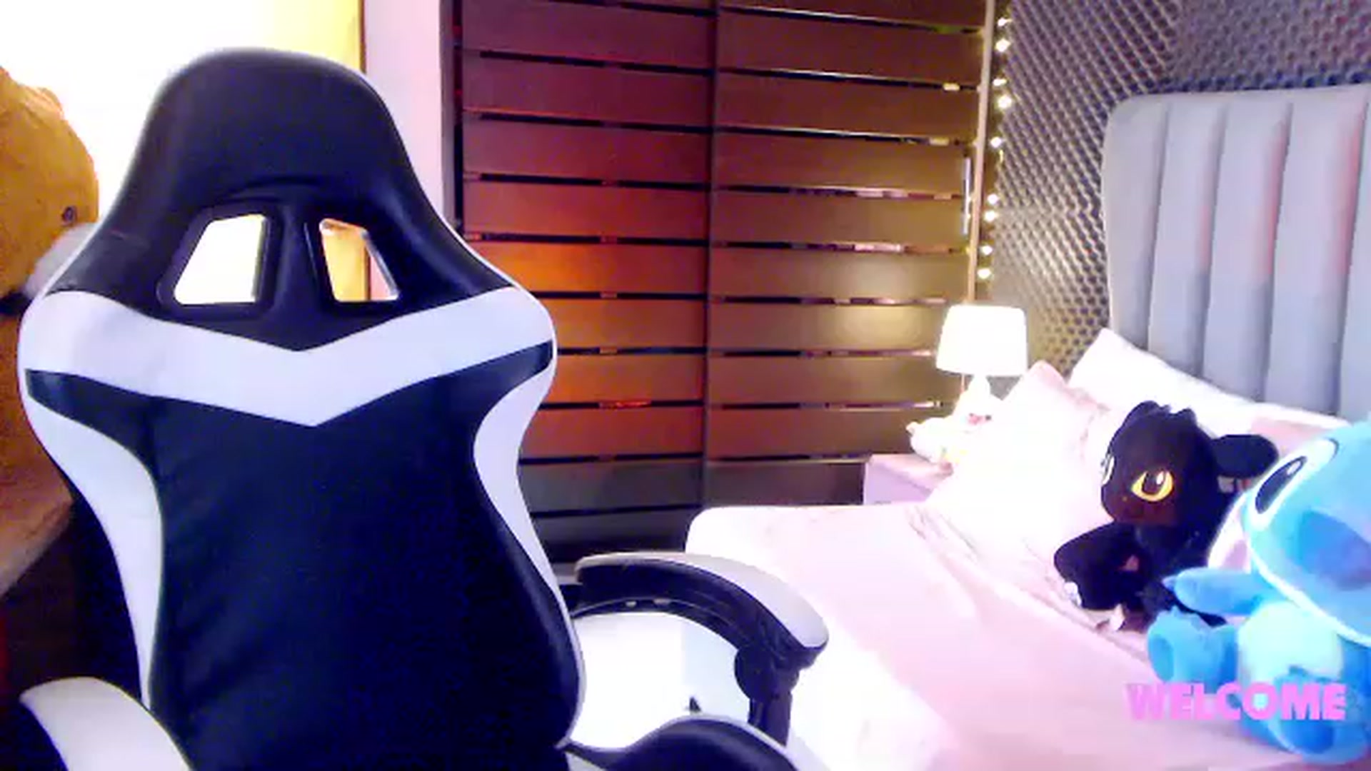 Gallery image thumbnail from Perla_Love's myfreecams stream on, 02/01/2023, 15:40 image 10 of 20