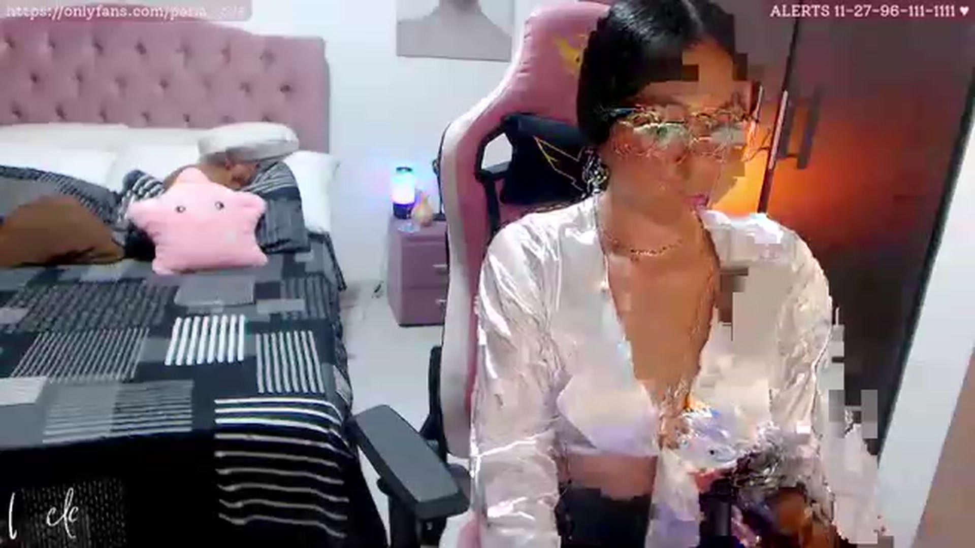 Gallery image thumbnail from Perla_Love's myfreecams stream on, 04/03/2023, 15:46 image 17 of 20