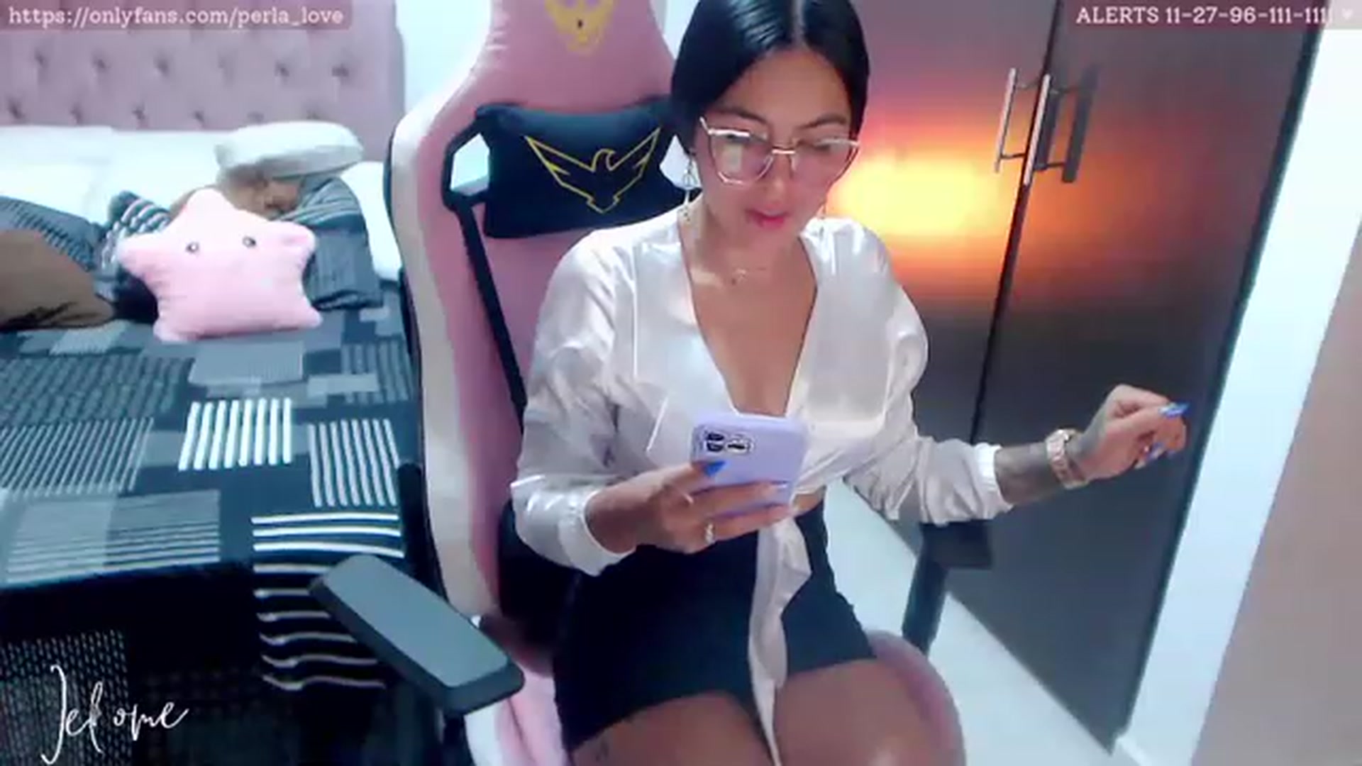 Gallery image thumbnail from Perla_Love's myfreecams stream on, 04/03/2023, 15:46 image 18 of 20