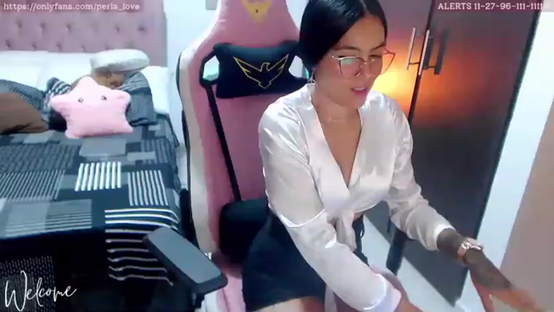 Gallery image thumbnail from Perla_Love's myfreecams stream on, 04/03/2023, 15:46 image 19 of 20