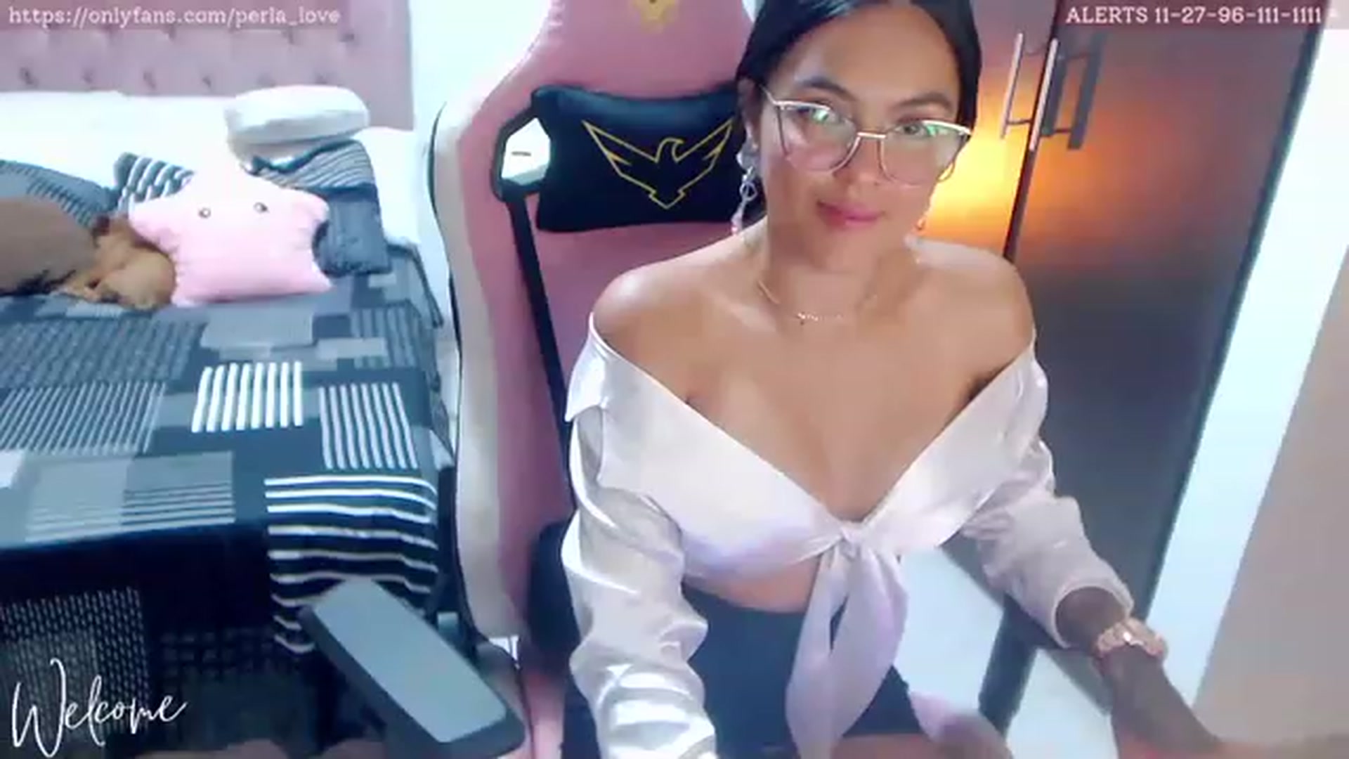 Gallery image thumbnail from Perla_Love's myfreecams stream on, 04/03/2023, 16:55 image 9 of 20