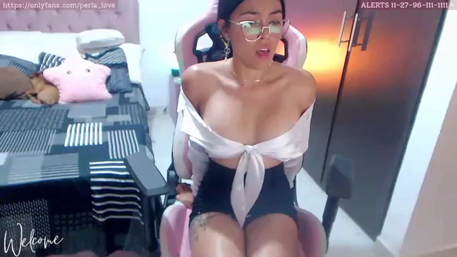 Gallery image thumbnail from Perla_Love's myfreecams stream on, 04/03/2023, 16:55 image 12 of 20