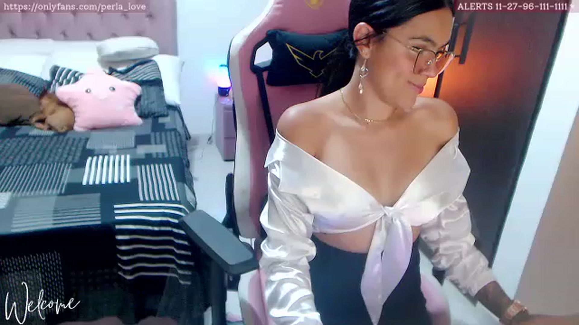 Gallery image thumbnail from Perla_Love's myfreecams stream on, 04/03/2023, 16:55 image 6 of 20