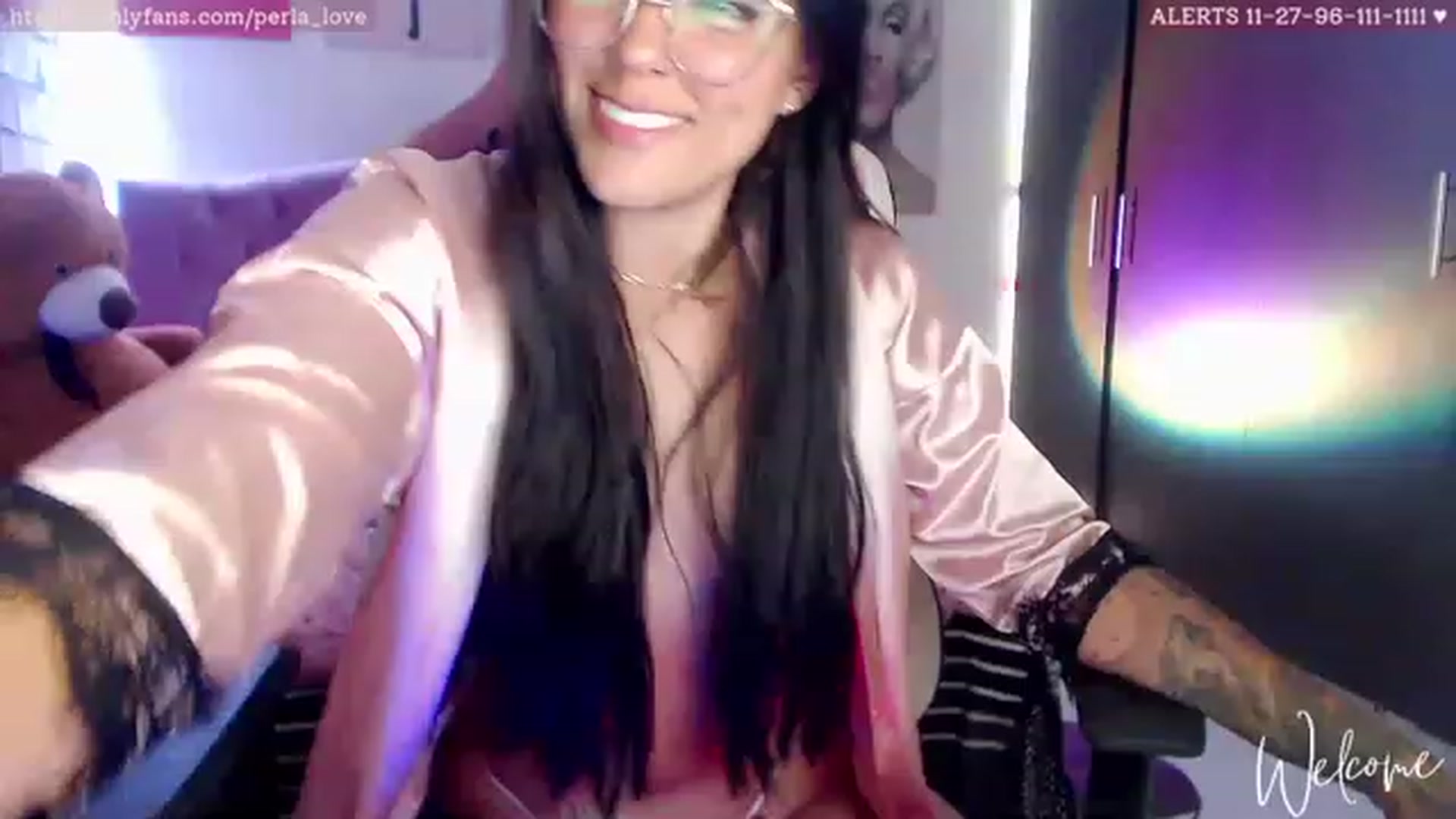 Gallery image thumbnail from Perla_Love's myfreecams stream on, 04/05/2023, 17:31 image 16 of 20